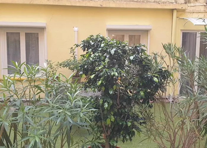 Emme Neuf Independant Centre * Ницца